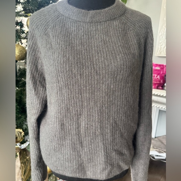 Zara fuzzy knit mohair-blend crewneck sweater, Size L - Picture 4 of 9